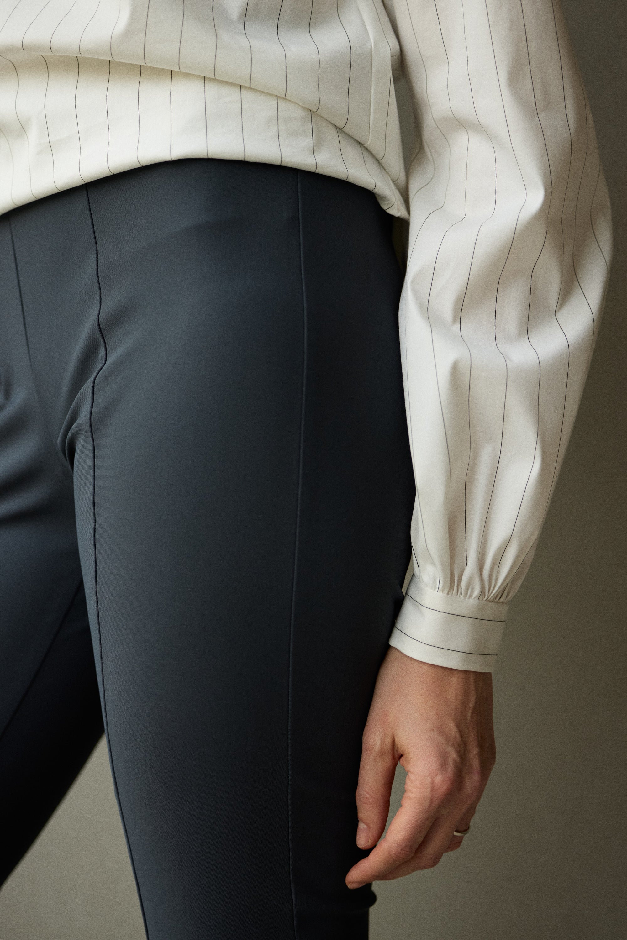 Elli Trousers in Midnight Blue